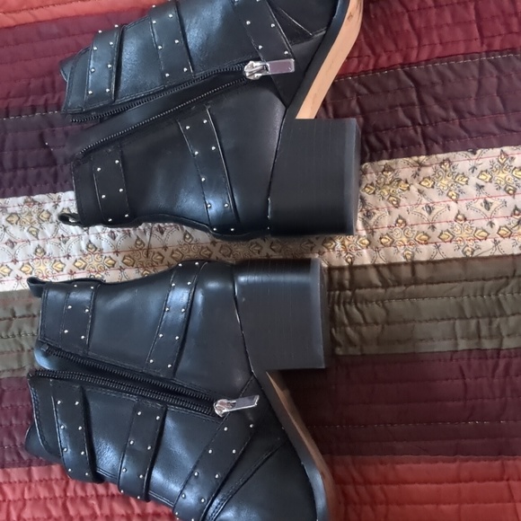 LORD & TAYLOR* 3 buckled strap studded block heel side zip moto boots - Picture 5 of 16